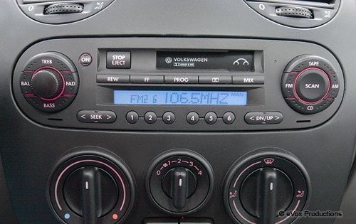 2001_volkswagen_new-beetle_2dr-hatchback_gls_ac_evox_1_500