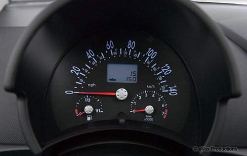 2001_volkswagen_new-beetle_2dr-hatchback_gls_ip_evox_1_500