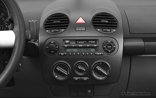 2004_volkswagen_new-beetle_2dr-hatchback_gls_cc_evox_1_500