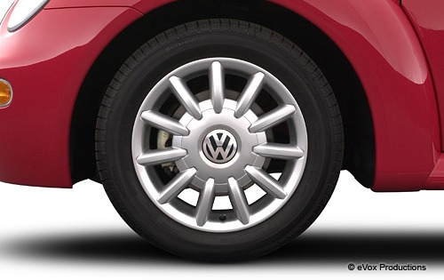 2004_volkswagen_new-beetle_2dr-hatchback_gls_wh_evox_1_500