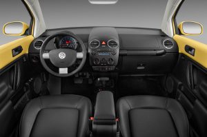 2010-volkswagen-new-beetle-2.5-l-hatchback-dashboard
