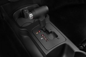 2010-volkswagen-new-beetle-2.5-l-hatchback-gear-shift