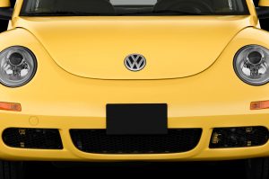 2010-volkswagen-new-beetle-2.5-l-hatchback-grille