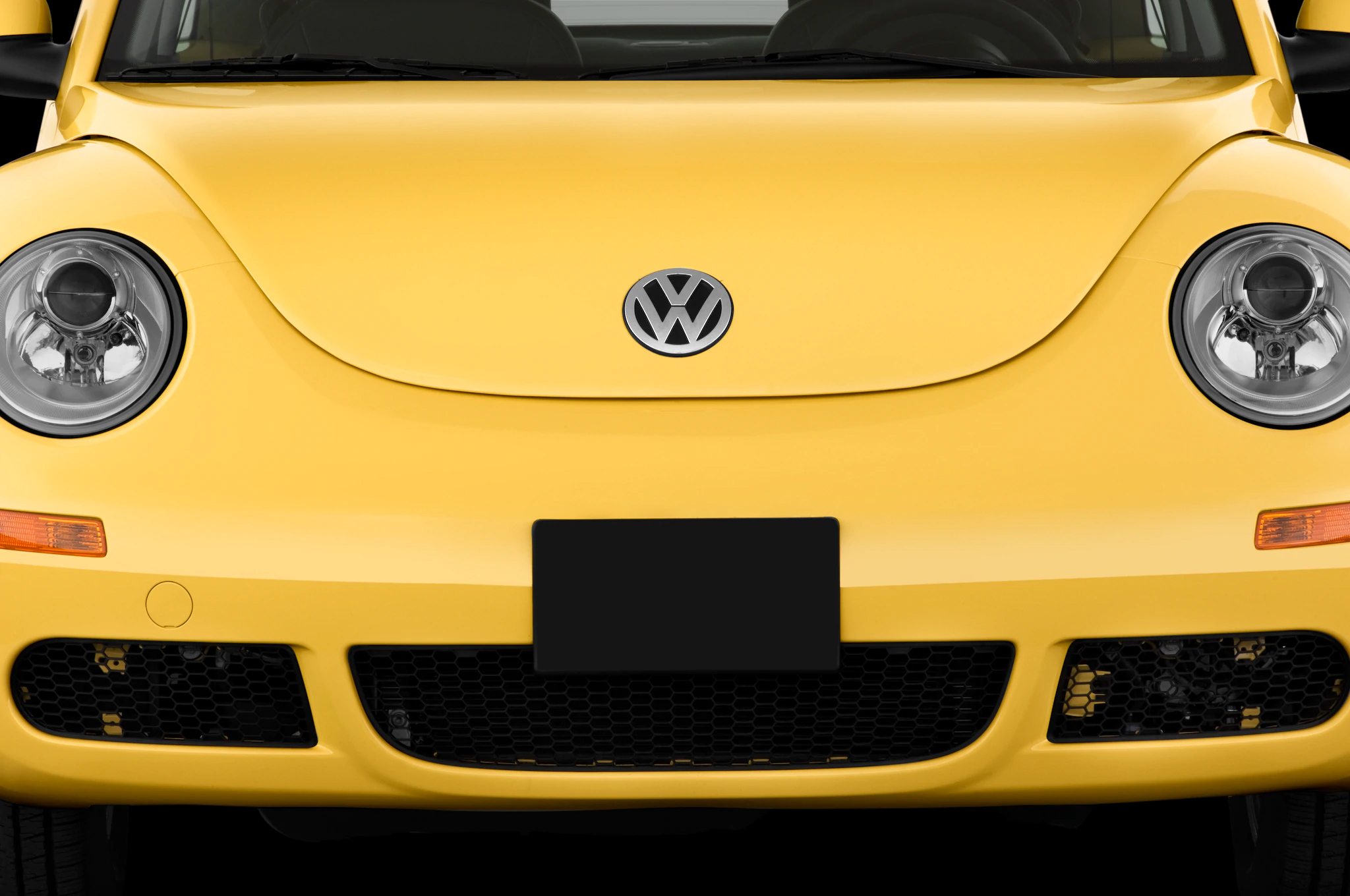 2010-volkswagen-new-beetle-2.5-l-hatchback-grille
