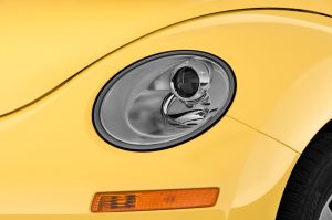 2010-volkswagen-new-beetle-2.5-l-hatchback-headlight