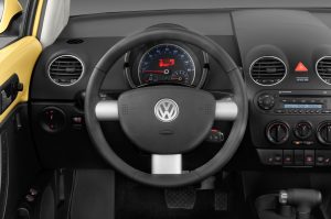 2010-volkswagen-new-beetle-2.5-l-hatchback-steering-wheel