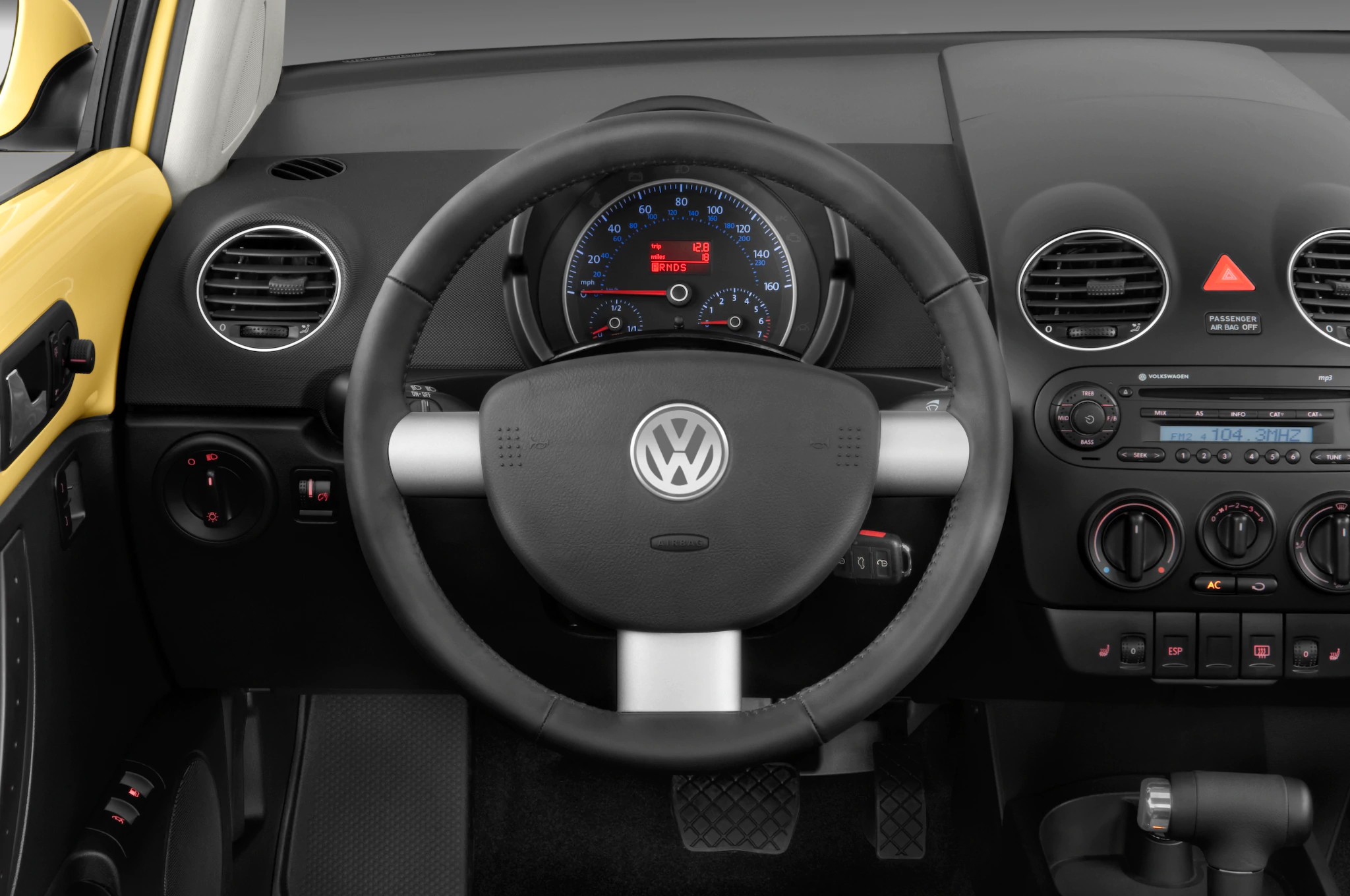 2010-volkswagen-new-beetle-2.5-l-hatchback-steering-wheel