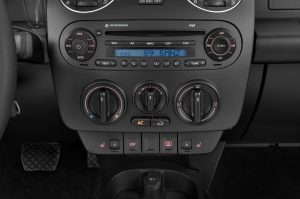 2010-volkswagen-new-beetle-2.5-l-hatchback-temp-control