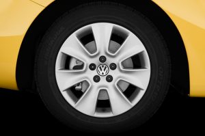 2010-volkswagen-new-beetle-2.5-l-hatchback-wheel-cap