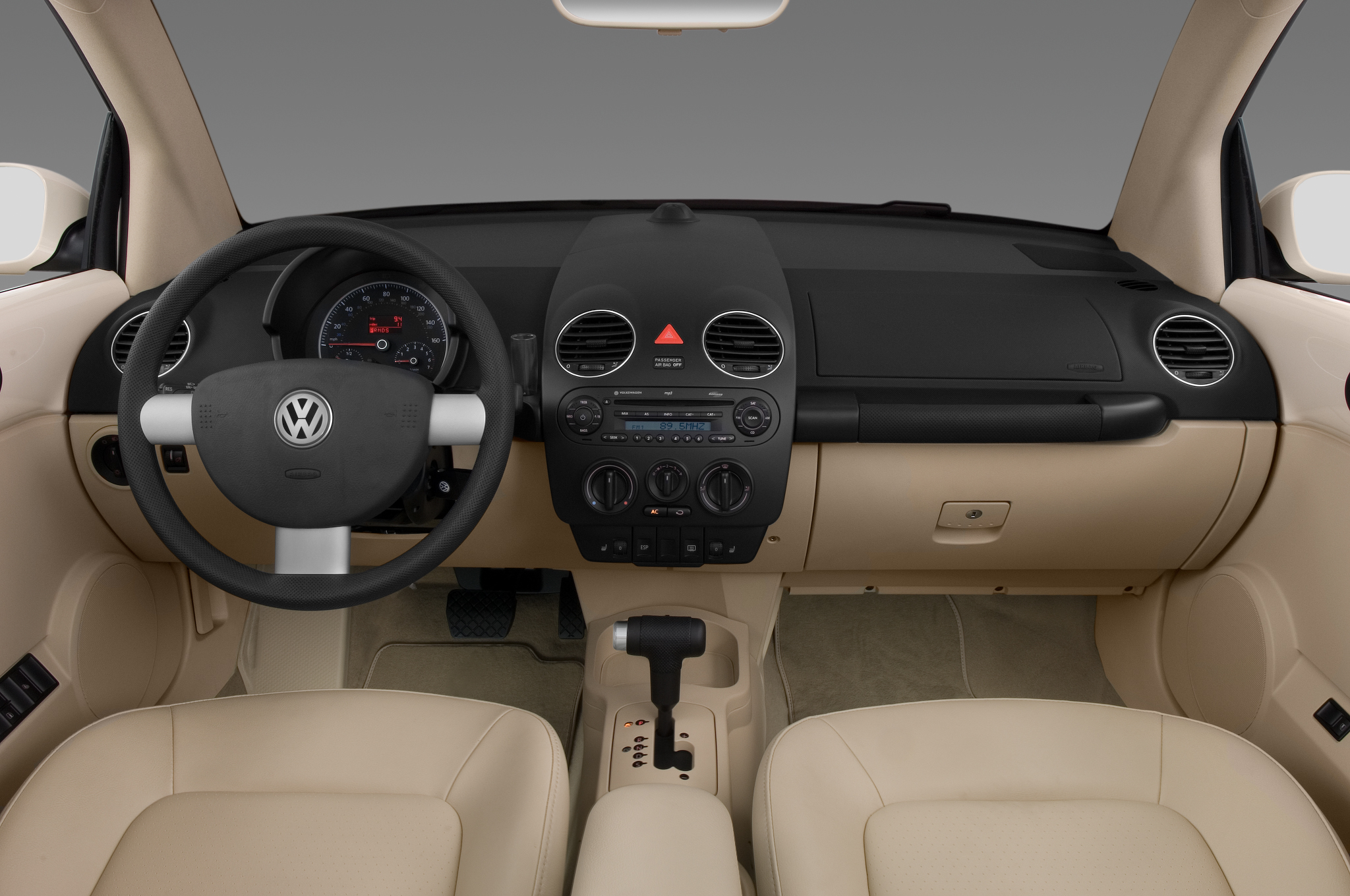 2010-volkswagen-new-beetle-convertible-s-2.5-l-dashboard