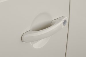 2010-volkswagen-new-beetle-convertible-s-2.5-l-door-handle