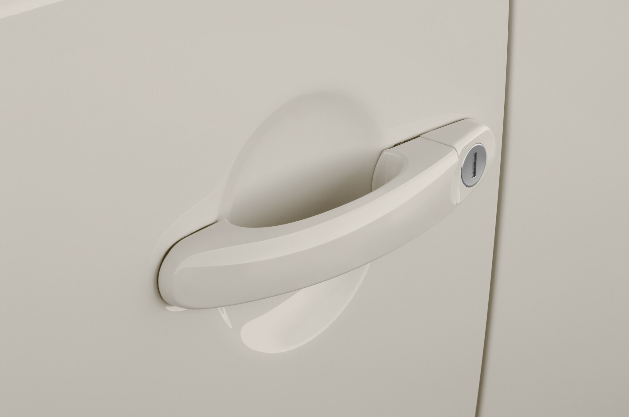 2010-volkswagen-new-beetle-convertible-s-2.5-l-door-handle