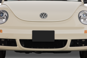 2010-volkswagen-new-beetle-convertible-s-2.5-l-grille