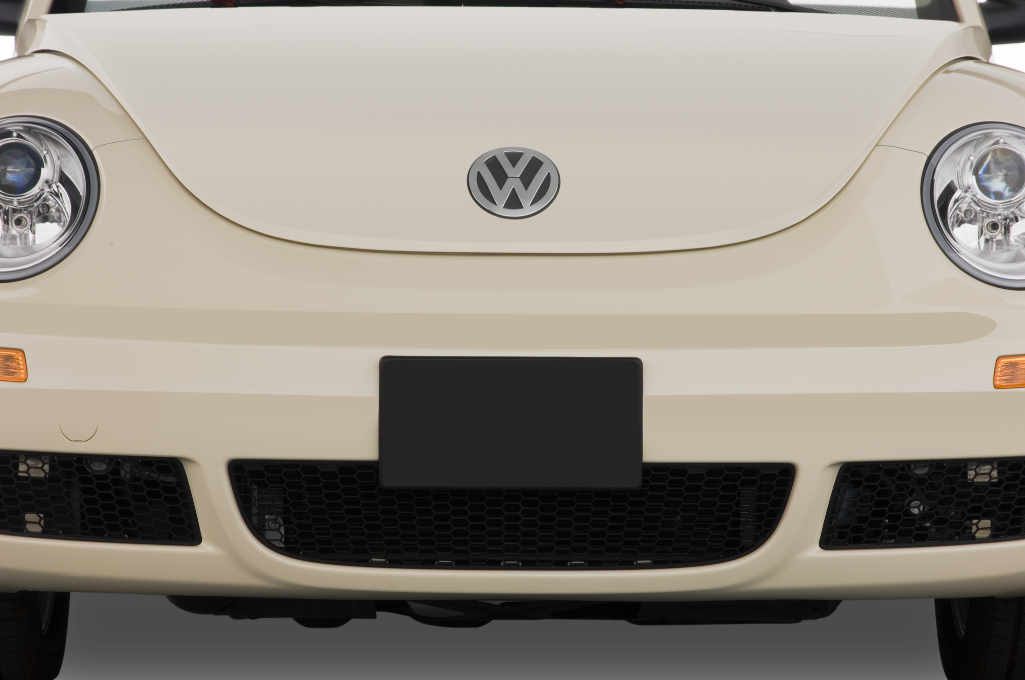 2010-volkswagen-new-beetle-convertible-s-2.5-l-grille
