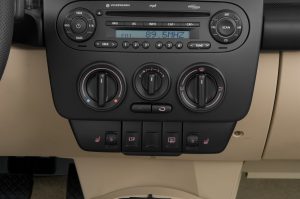 2010-volkswagen-new-beetle-convertible-s-2.5-l-temp-control