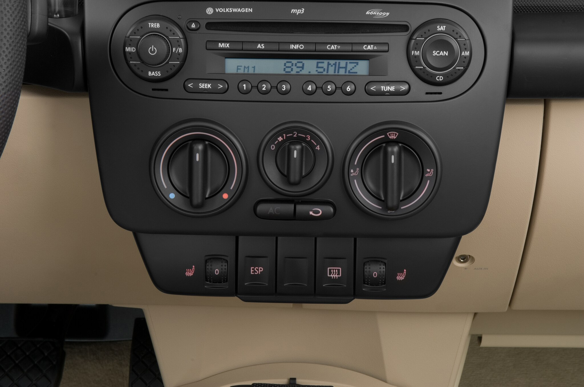 2010-volkswagen-new-beetle-convertible-s-2.5-l-temp-control