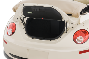 2010-volkswagen-new-beetle-convertible-s-2.5-l-trunk