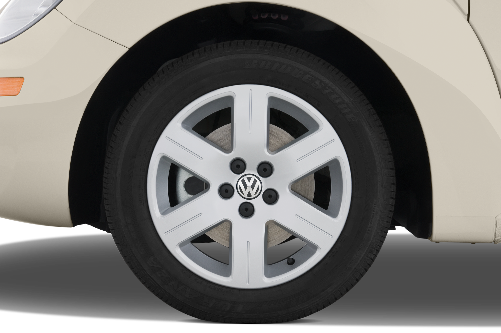 2010-volkswagen-new-beetle-convertible-s-2.5-l-wheel-cap